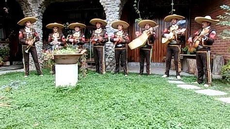 Performer: Mariachi Vargas de Tecalitlán Canción Mexicana; (Grabado en México). Digitized at 78 revolutions per minute. Four stylii were used to transfer this record. They are 3.5mil truncated eliptical, 2.3mil truncated conical, 2.8mil truncated conical, 3.3mil truncated con 